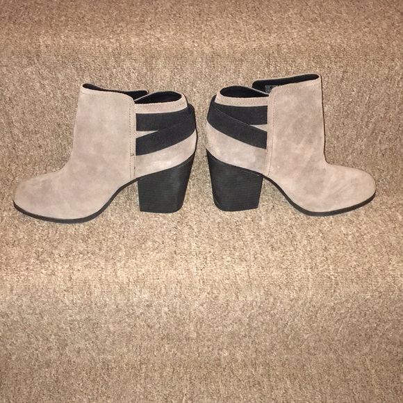 NWT Kenneth Cole Genuine Suede Booties - Picture 3 of 8